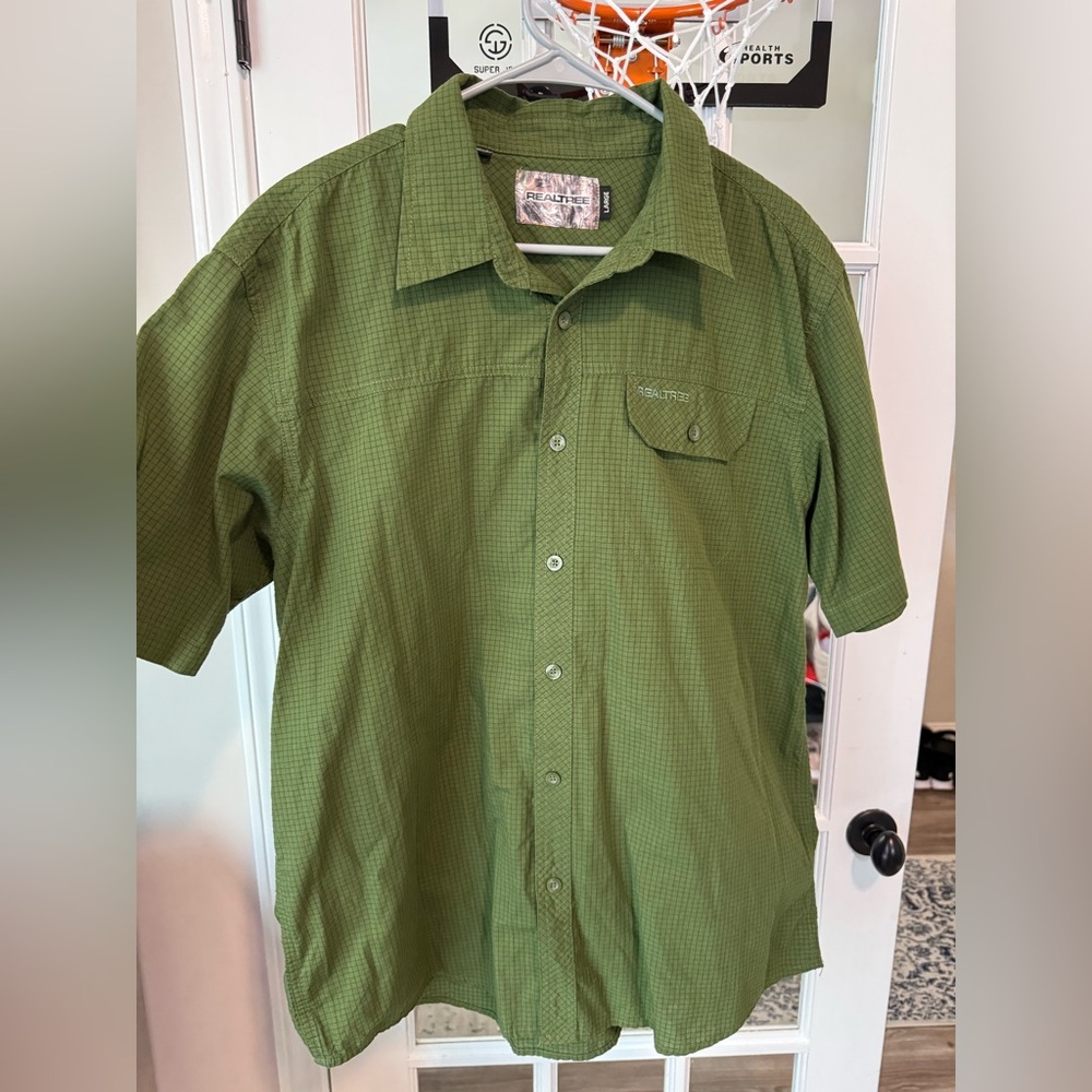 Realtree LOT of 2 button up shirts green and blue!
